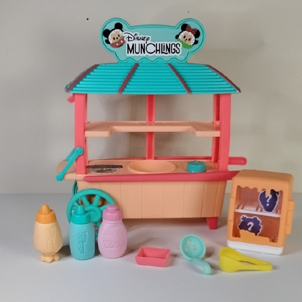 Disney Munchlings Dumpling Cart Playset Plus Accessories